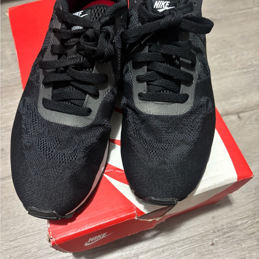 Nike women Black and Gray Athletic Shoes - Picture 11 of 12